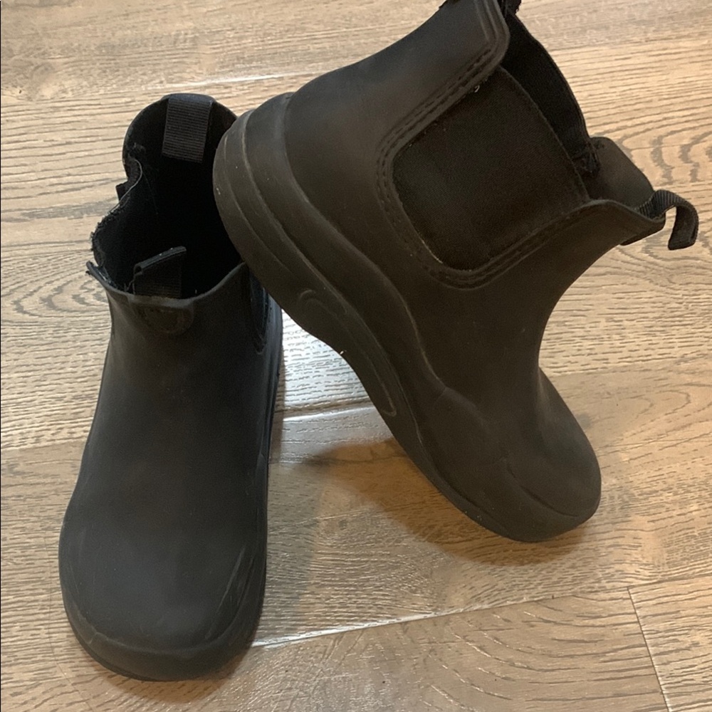 Unisex Zara Sz 5 youth Black Rubber Ankle Bootie